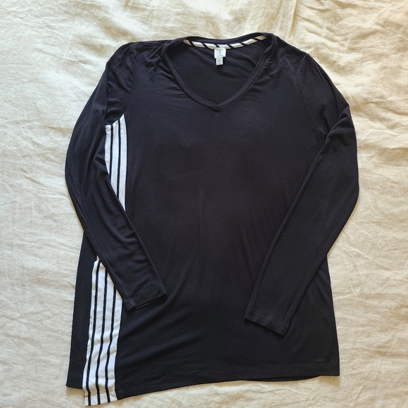 Tristan Women's Oversized Black White Stripes V-Neck Long Sleeves Top - Picture 8 of 13